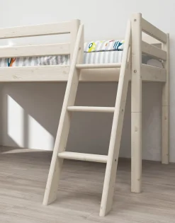 Best FLEXA Halvhøj Seng Med Skra Stige Og Rutsjebane White Washed Pine
