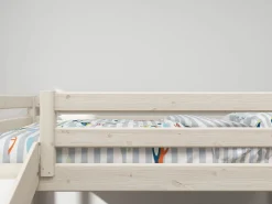 Best FLEXA Halvhøj Seng Med Skra Stige Og Rutsjebane White Washed Pine