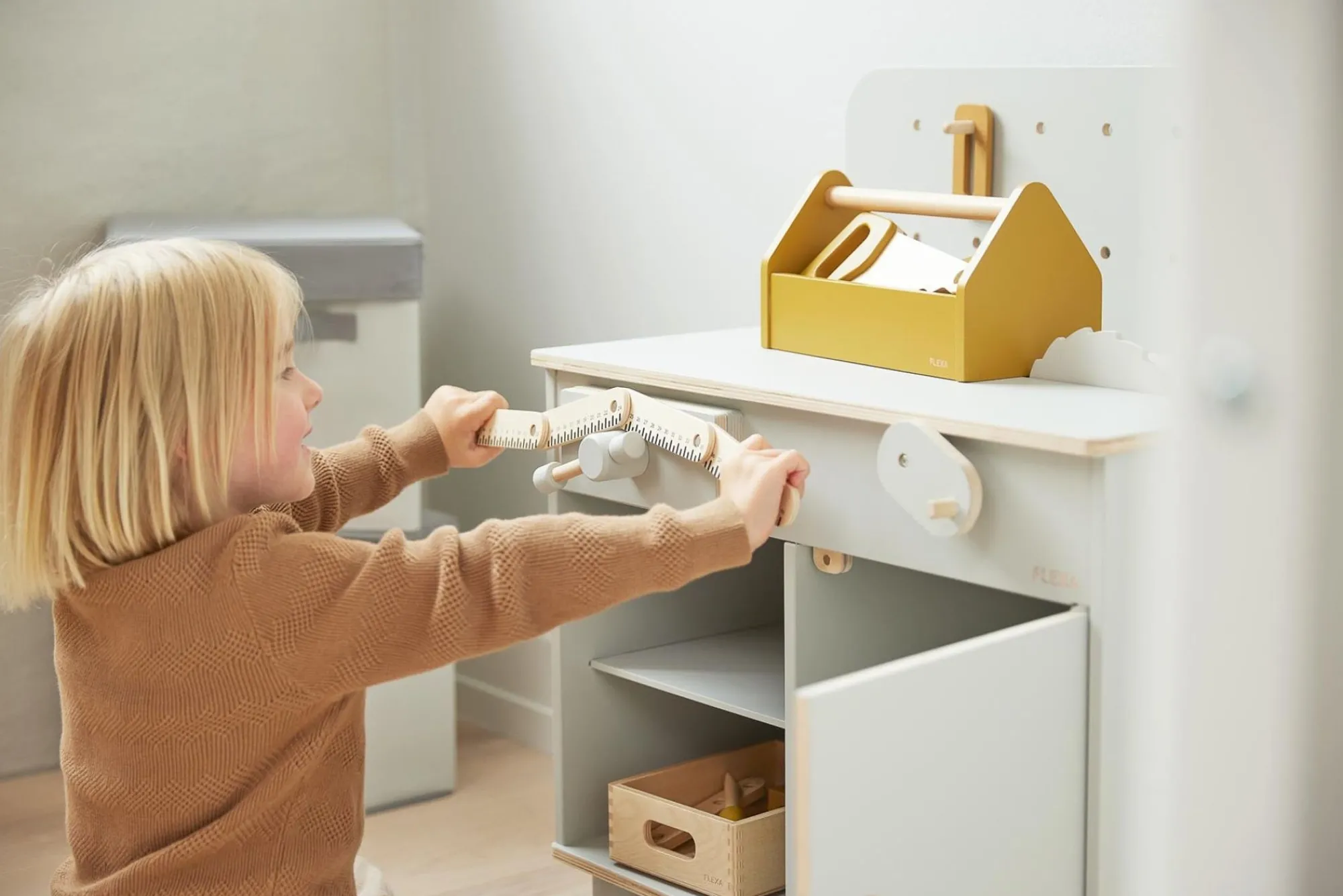 Best FLEXA Værktøjskasse Mustard/Birch Plywood
